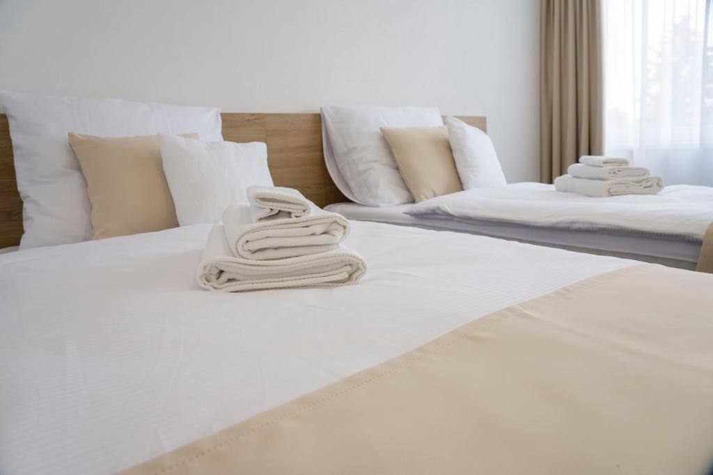 Wellness Hotel Mestska Plavaren Trebisov Bagian luar foto